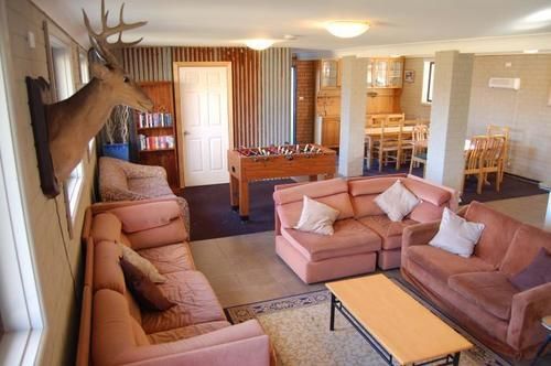 East Lake Travellers Lodge Джиндабайн Экстерьер фото